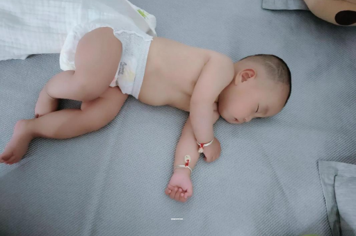 沧县孕妇肚子一跳一跳